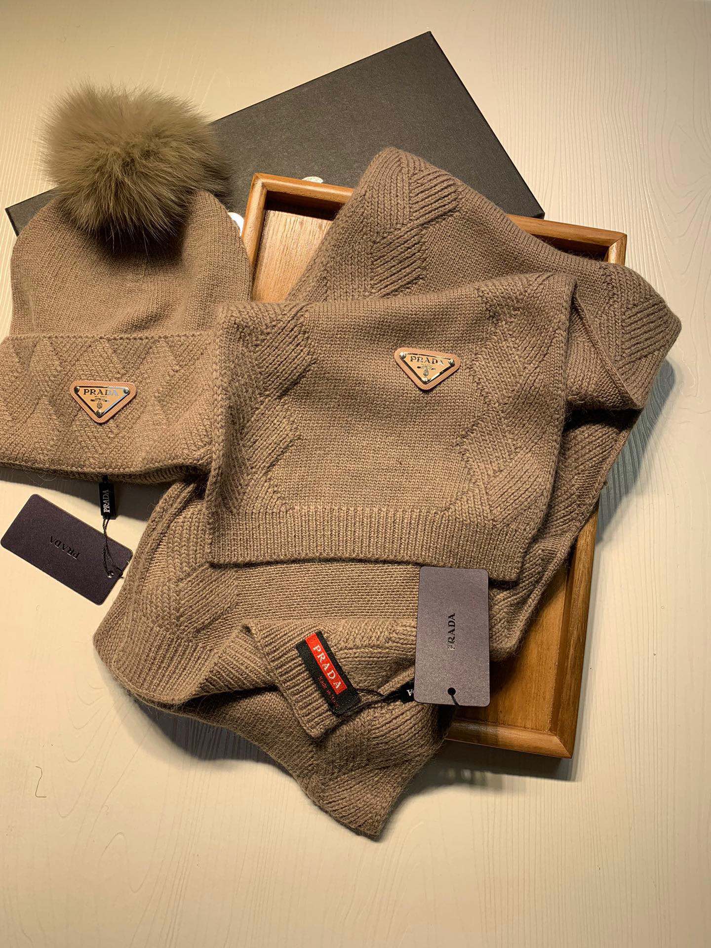 PRADA SET SCARF AND HAT IN MEDIUM BROWN WOOL AND RABBIT FUR 416364