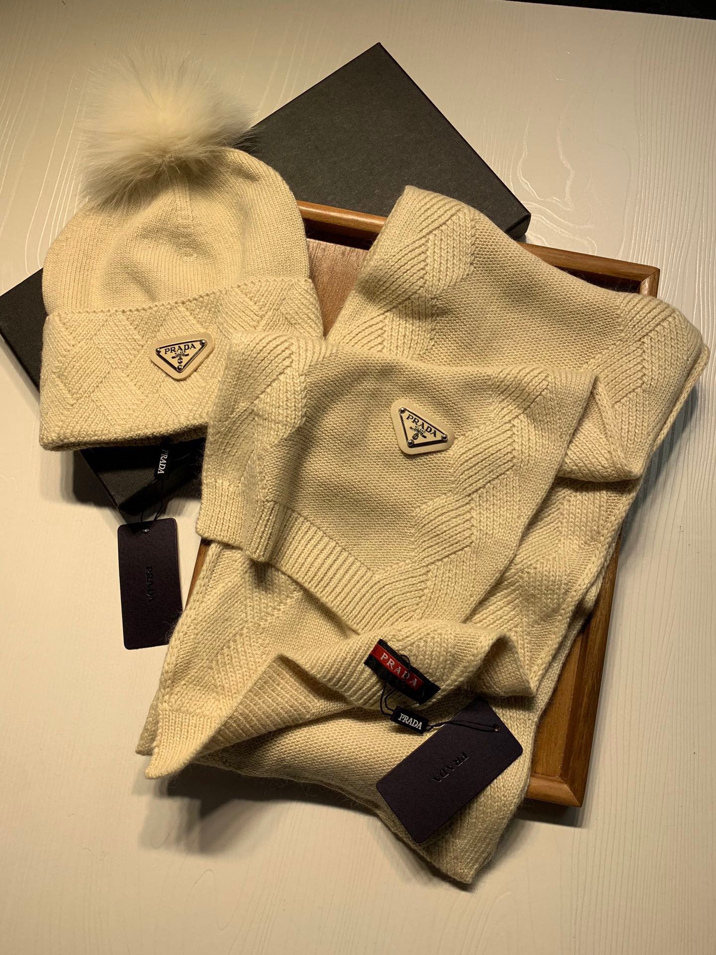 PRADA SET SCARF AND HAT IN BISQUE BEIGE WOOL AND RABBIT FUR 416365