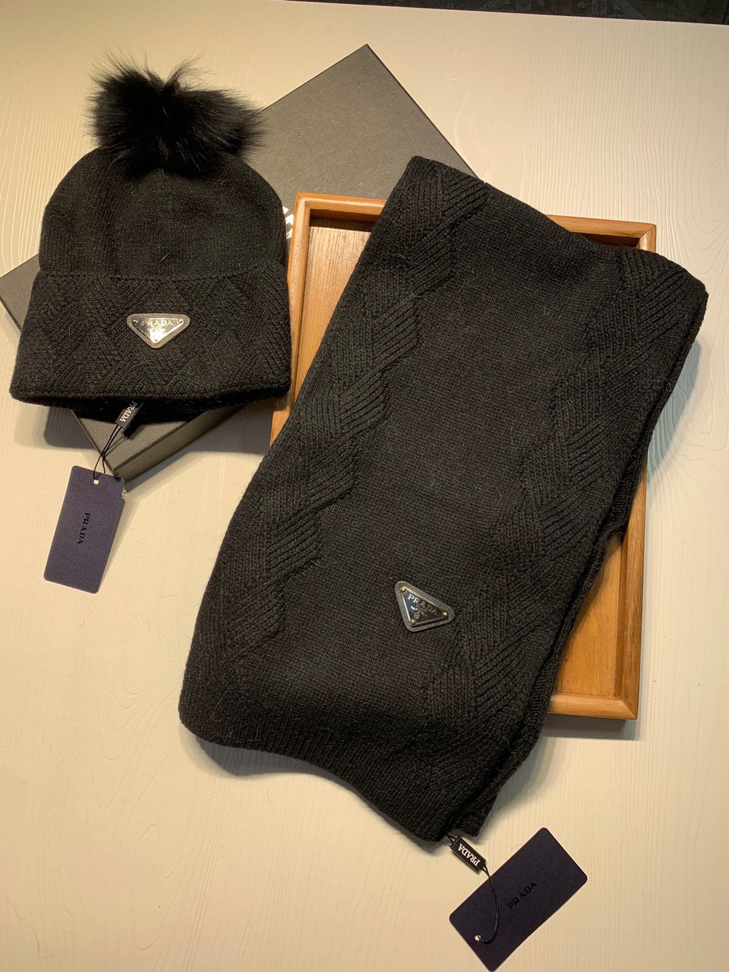PRADA SET SCARF AND HAT IN BLACK WOOL AND RABBIT FUR 416369