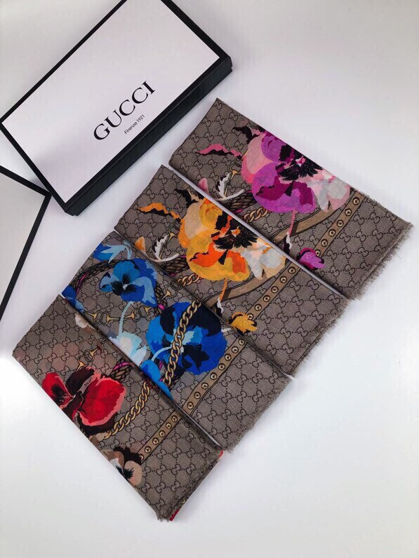 GUCCI 25S SCARF 140 IN CASHMERE 740373