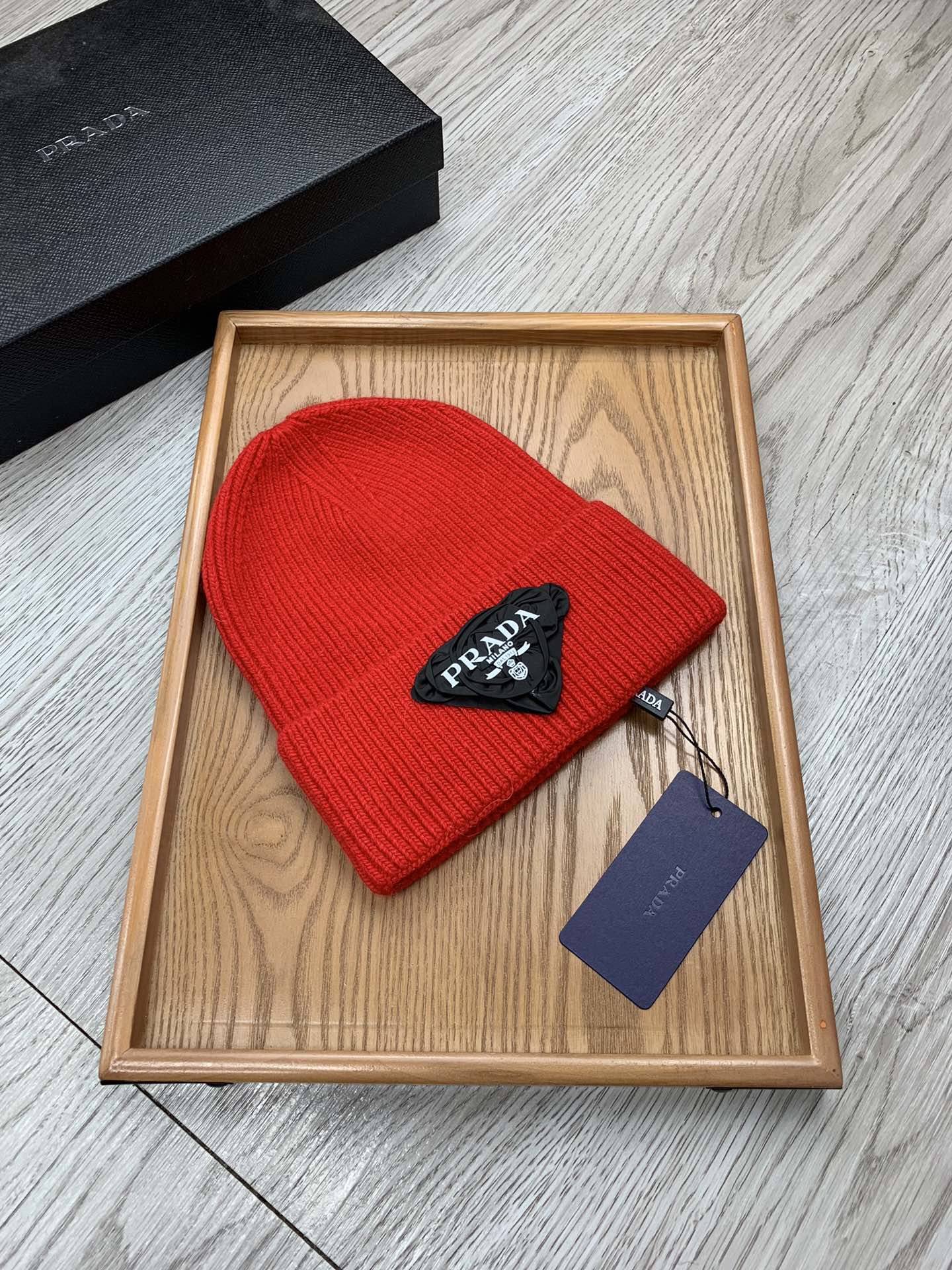 PRADA BEANIE HAT IN CHERRY RED WOOL 431358