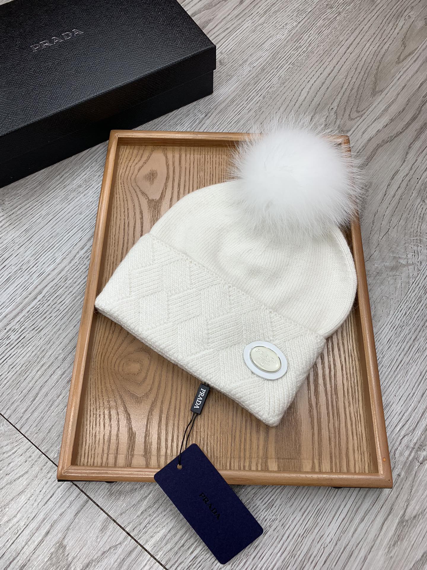 PRADA BEANIE HAT IN WHITE WOOL AND RABBIT FUR 346716