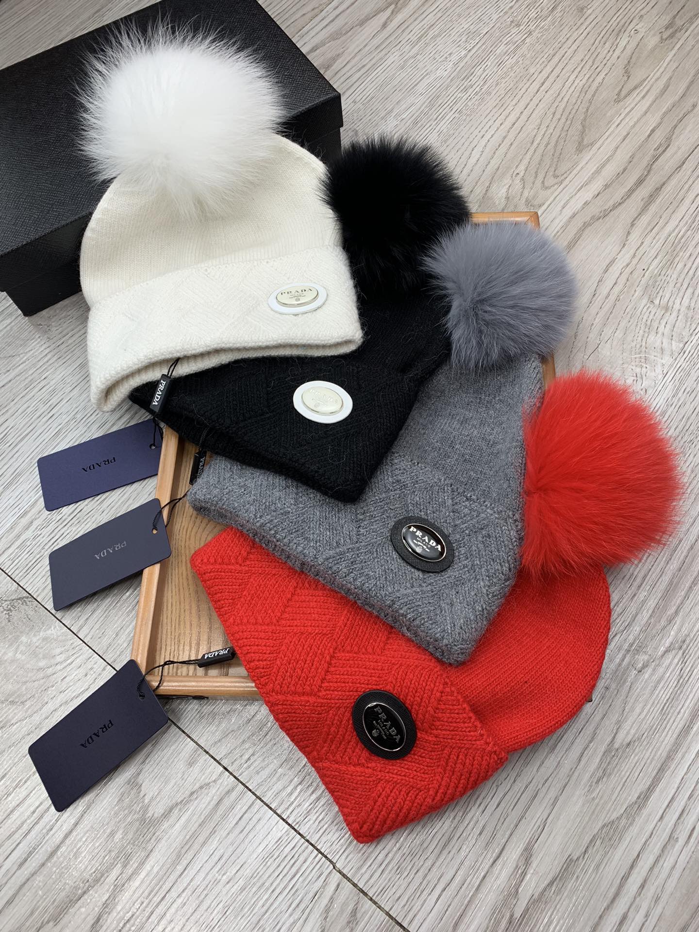 PRADA BEANIE HAT IN BLACK WOOL AND RABBIT FUR 346717