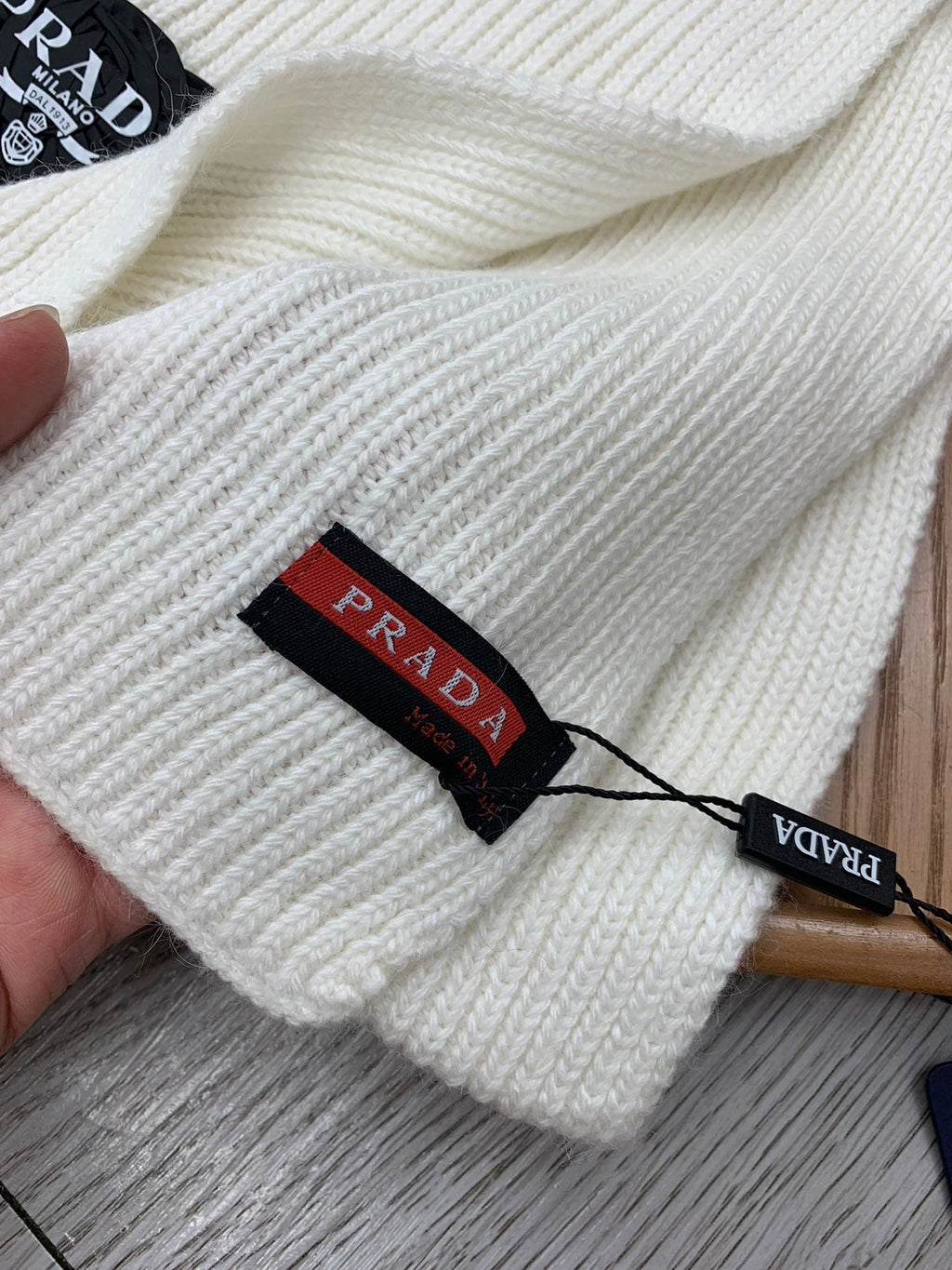 PRADA SET SCARF AND HAT IN WHITE WOOL AND RABBIT FUR 386079