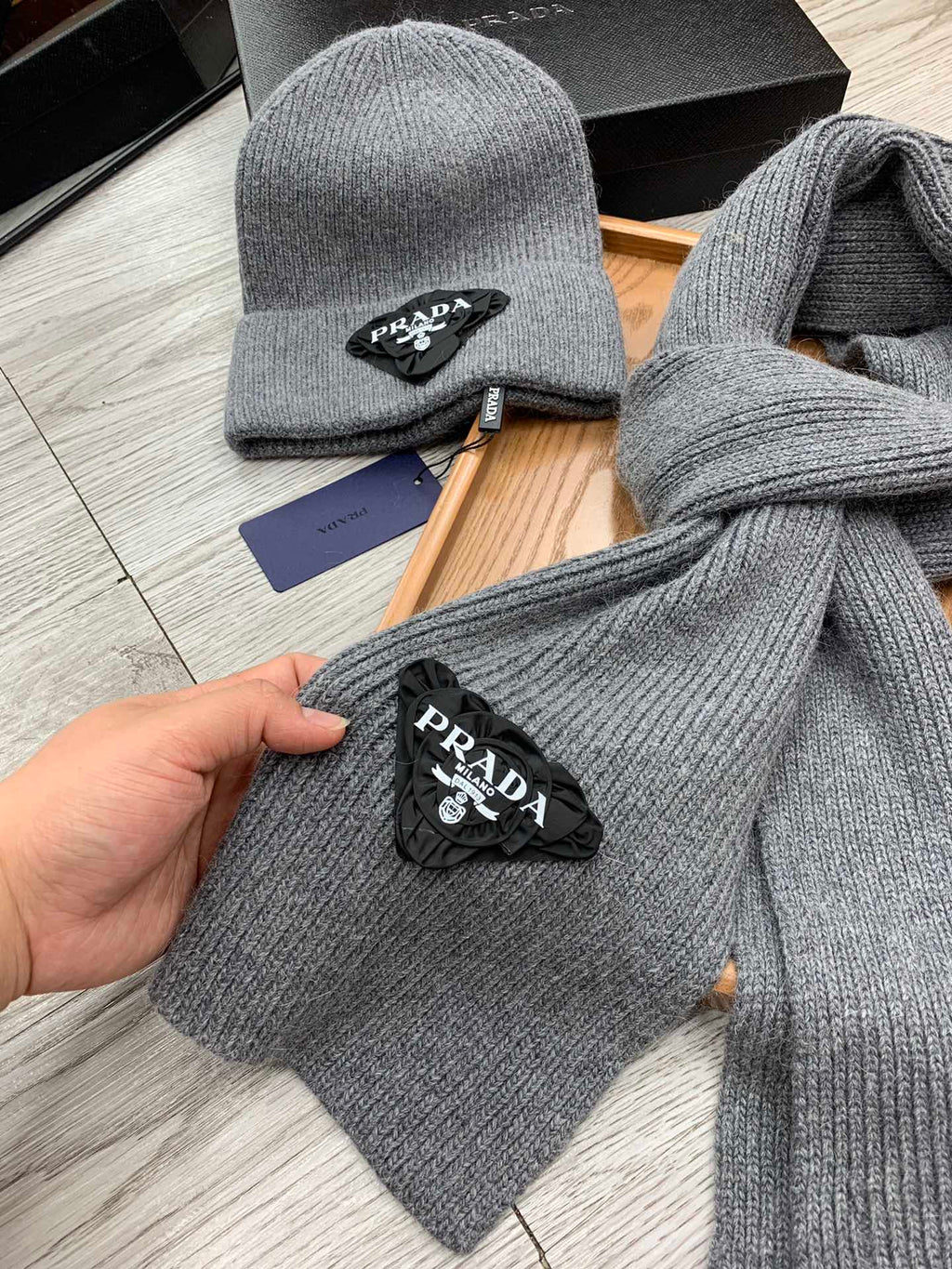 PRADA SET SCARF AND HAT IN MOUSE GRAY WOOL AND RABBIT FUR 386078