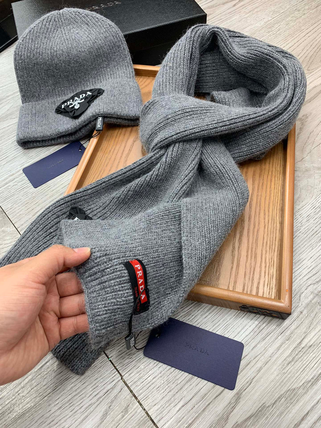 PRADA SET SCARF AND HAT IN MOUSE GRAY WOOL AND RABBIT FUR 386078