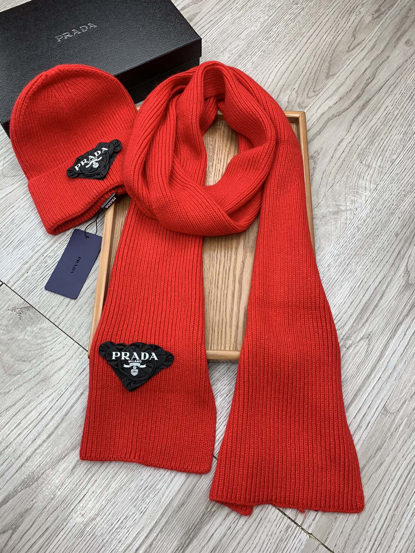 PRADA SET SCARF AND HAT IN CHERRY RED WOOL AND RABBIT FUR 386076