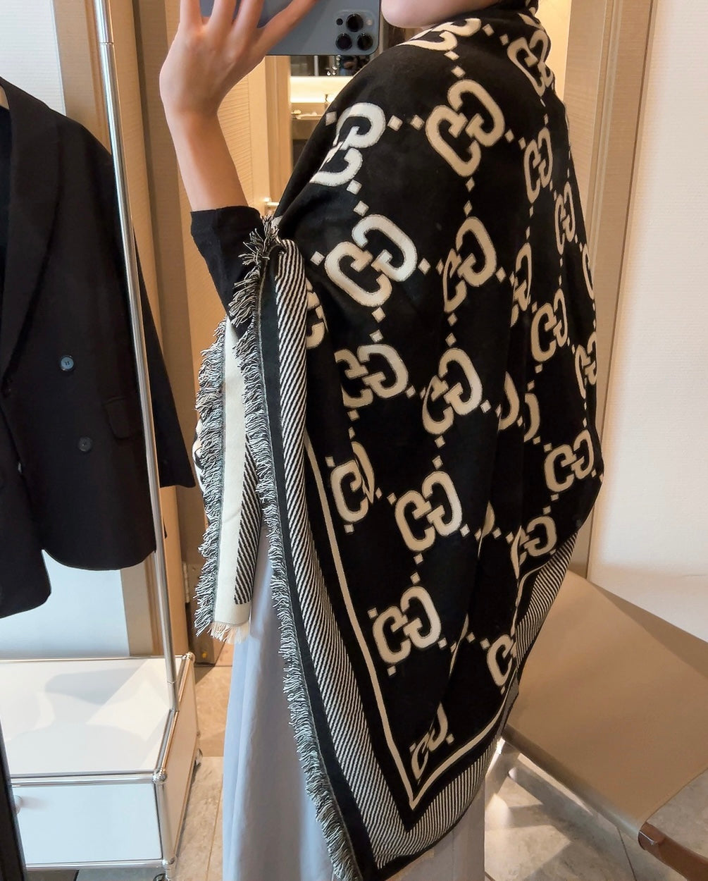 GUCCI SQUARE SCARF 140 CM IN BLACK MIX WHITE SILK CASHMERE  401511