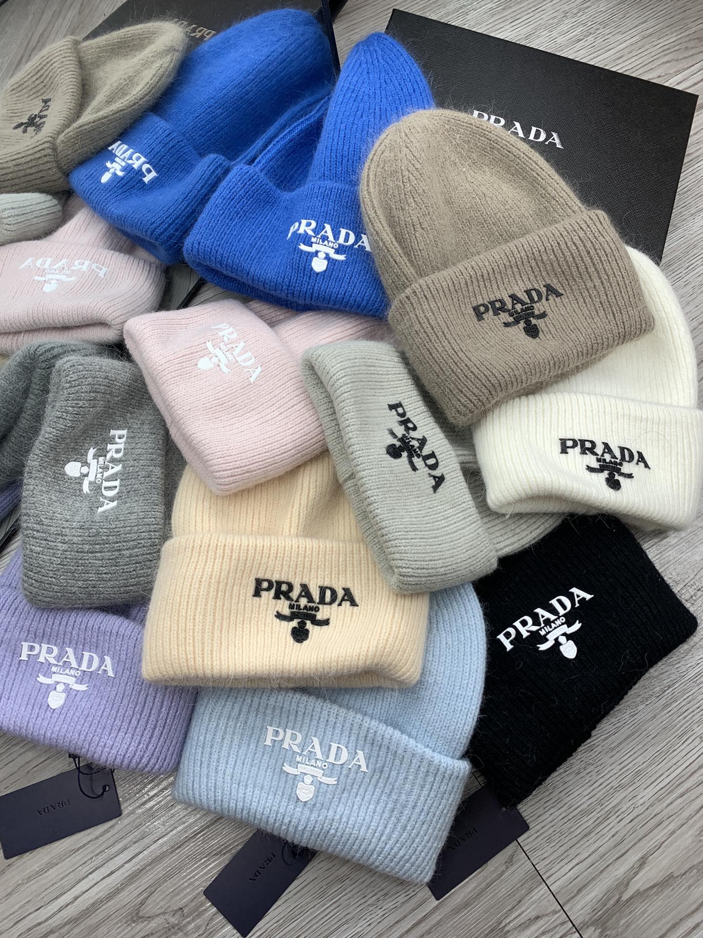 PRADA BEANIE HAT IN COBALT BLUE WOOL 108752