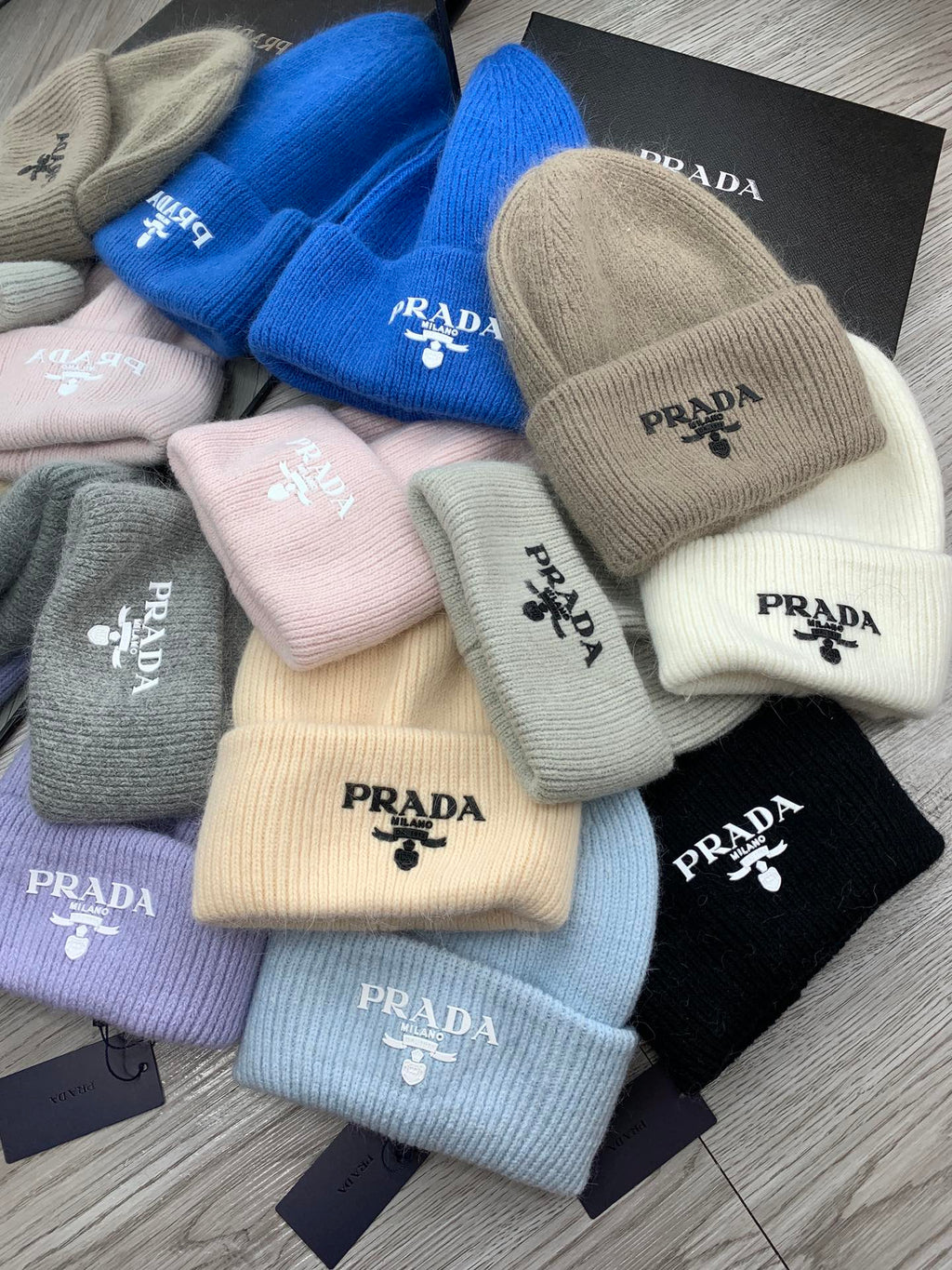PRADA BEANIE HAT IN WHITE WOOL 108748