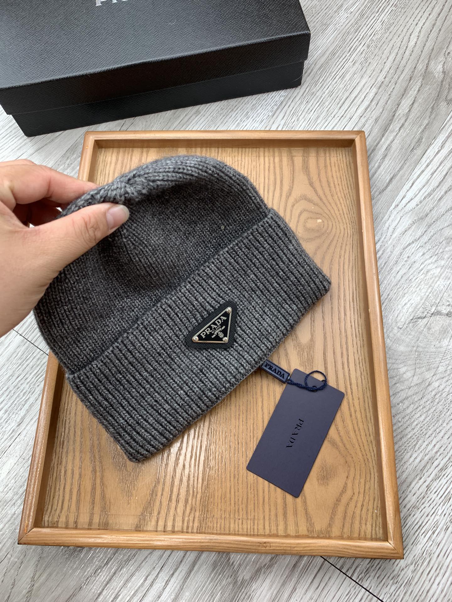 PRADA BEANIIE HAT IN GRAPHITE GRAY WOOL 335032