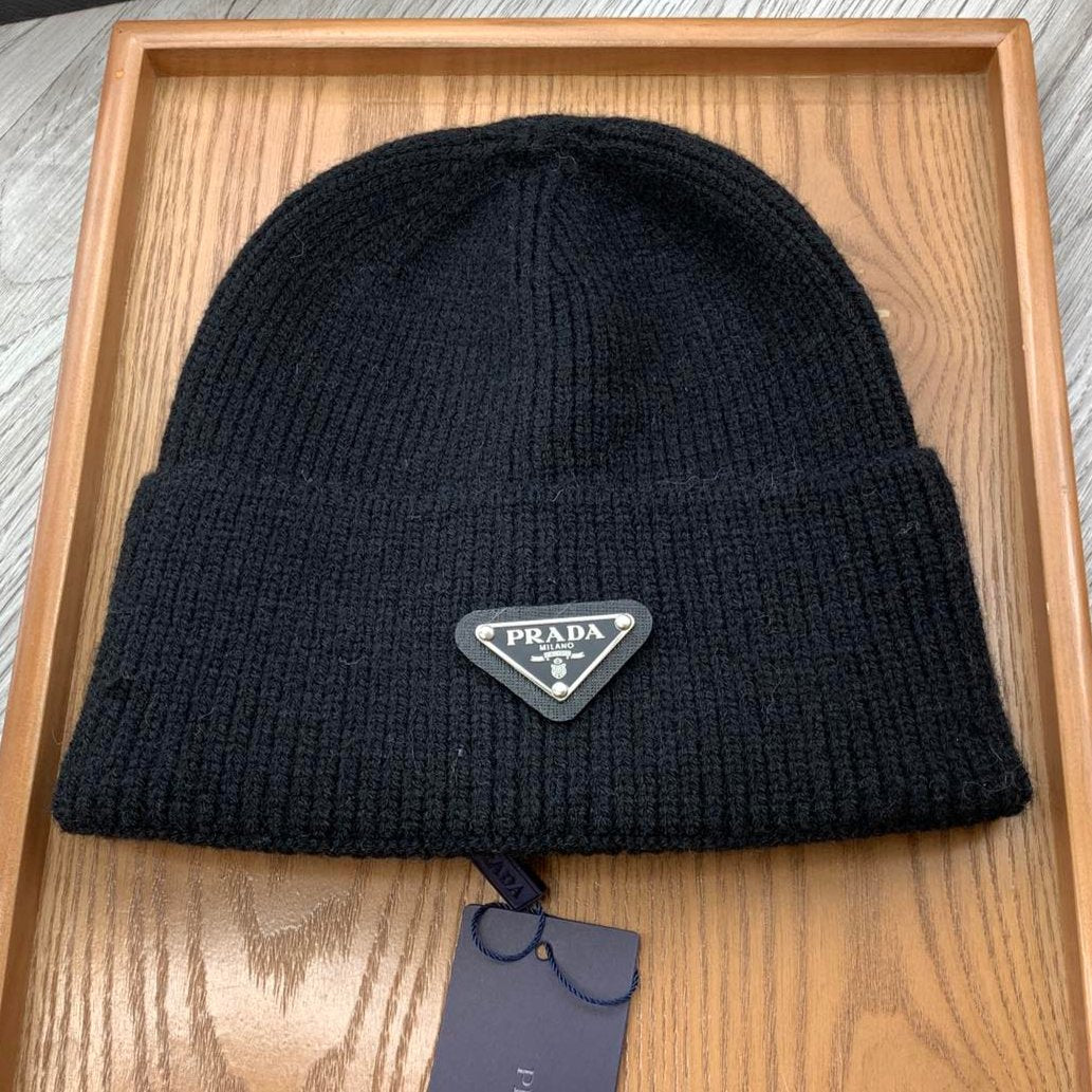 PRADA BEANIIE HAT IN BLACK WOOL 335039