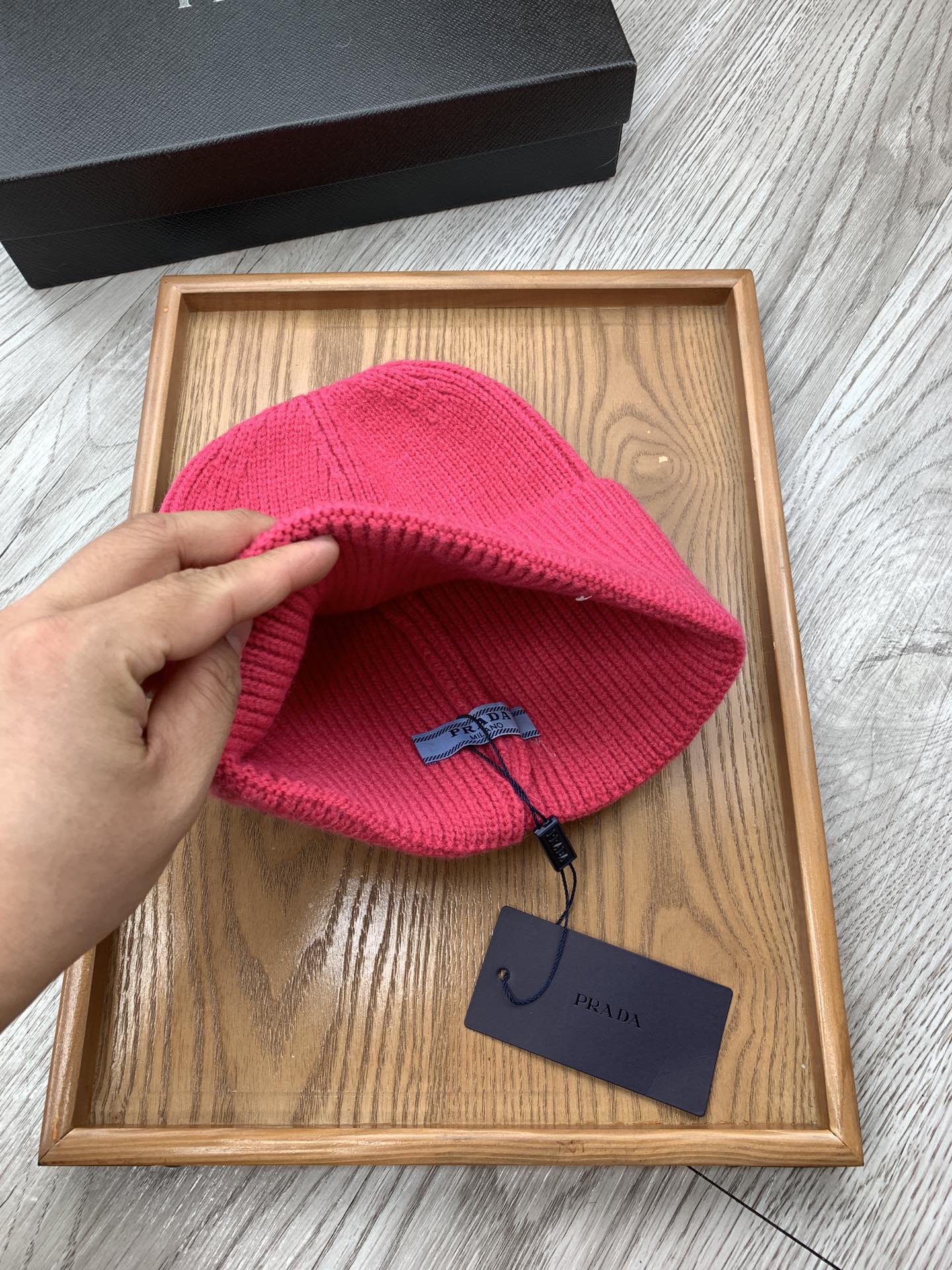 PRADA BEANIIE HAT IN BRIGHT PINK WOOL 335037