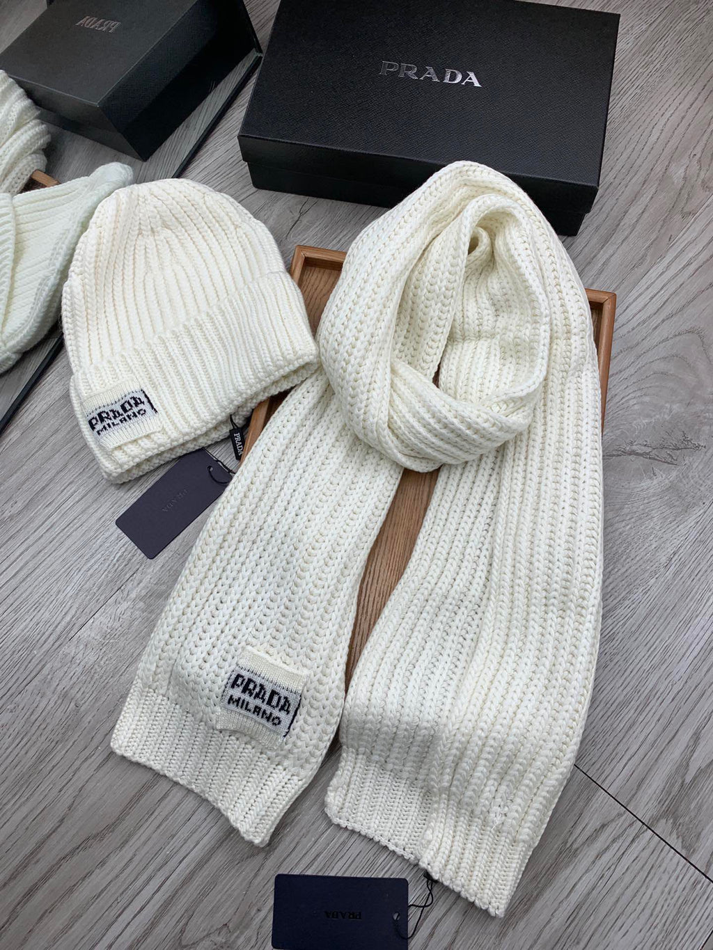 PRADA SET SCARF AND HAT IN WHITE WOOL AND RABBIT FUR 388991