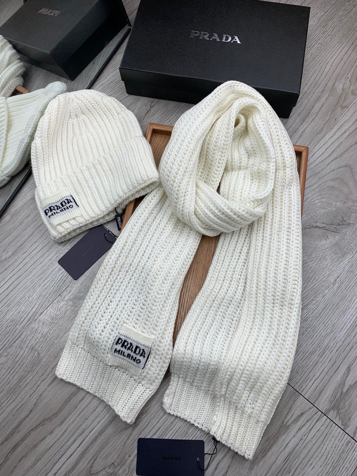 PRADA SET SCARF AND HAT IN WHITE WOOL AND RABBIT FUR 388991