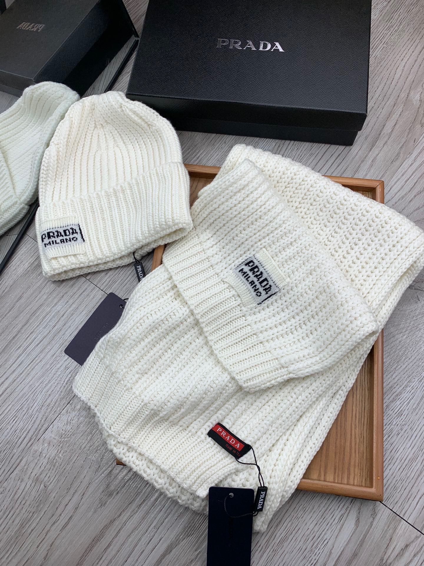 PRADA SET SCARF AND HAT IN WHITE WOOL AND RABBIT FUR 388991
