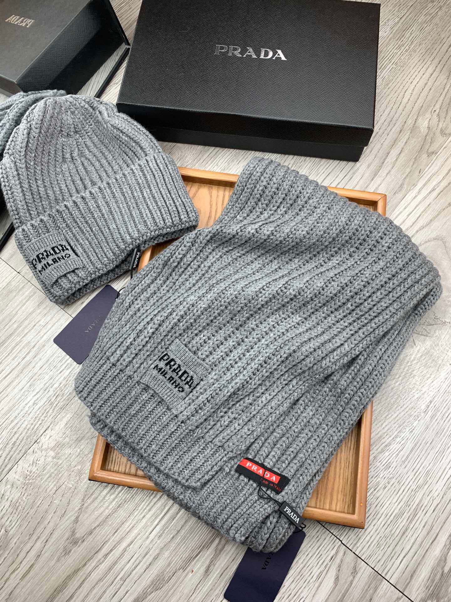 PRADA SET SCARF AND HAT IN DOVE GRAY WOOL AND RABBIT FUR 388993