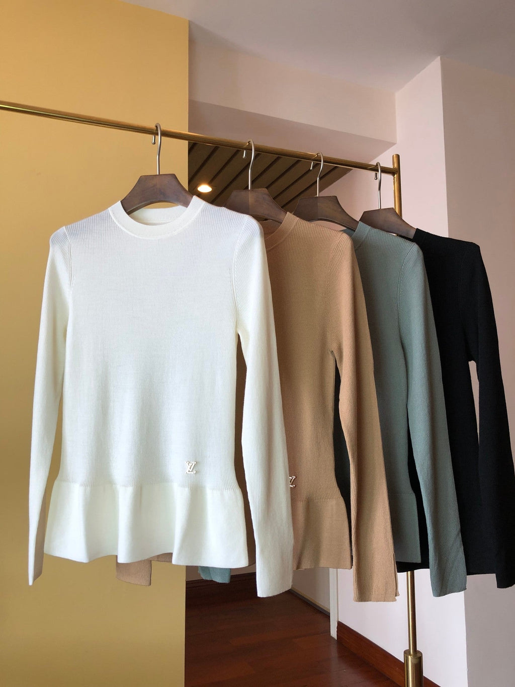 LOUIS VUITTON LV 25S CREW NECK RUFFLE PULLOVER 0083