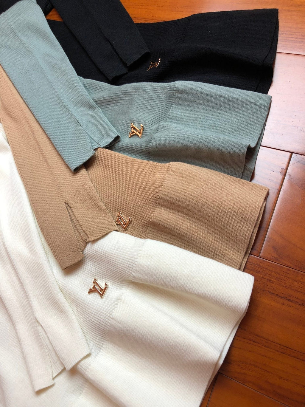 LOUIS VUITTON LV 25S CREW NECK RUFFLE PULLOVER 0081