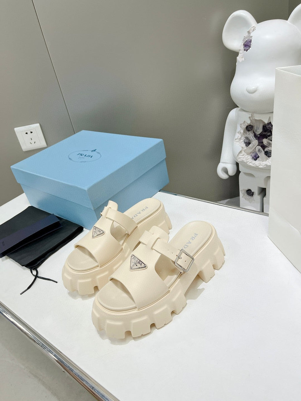 PRADA MONOLITH SLIPPER SANLS IN BEIGE RUBBER