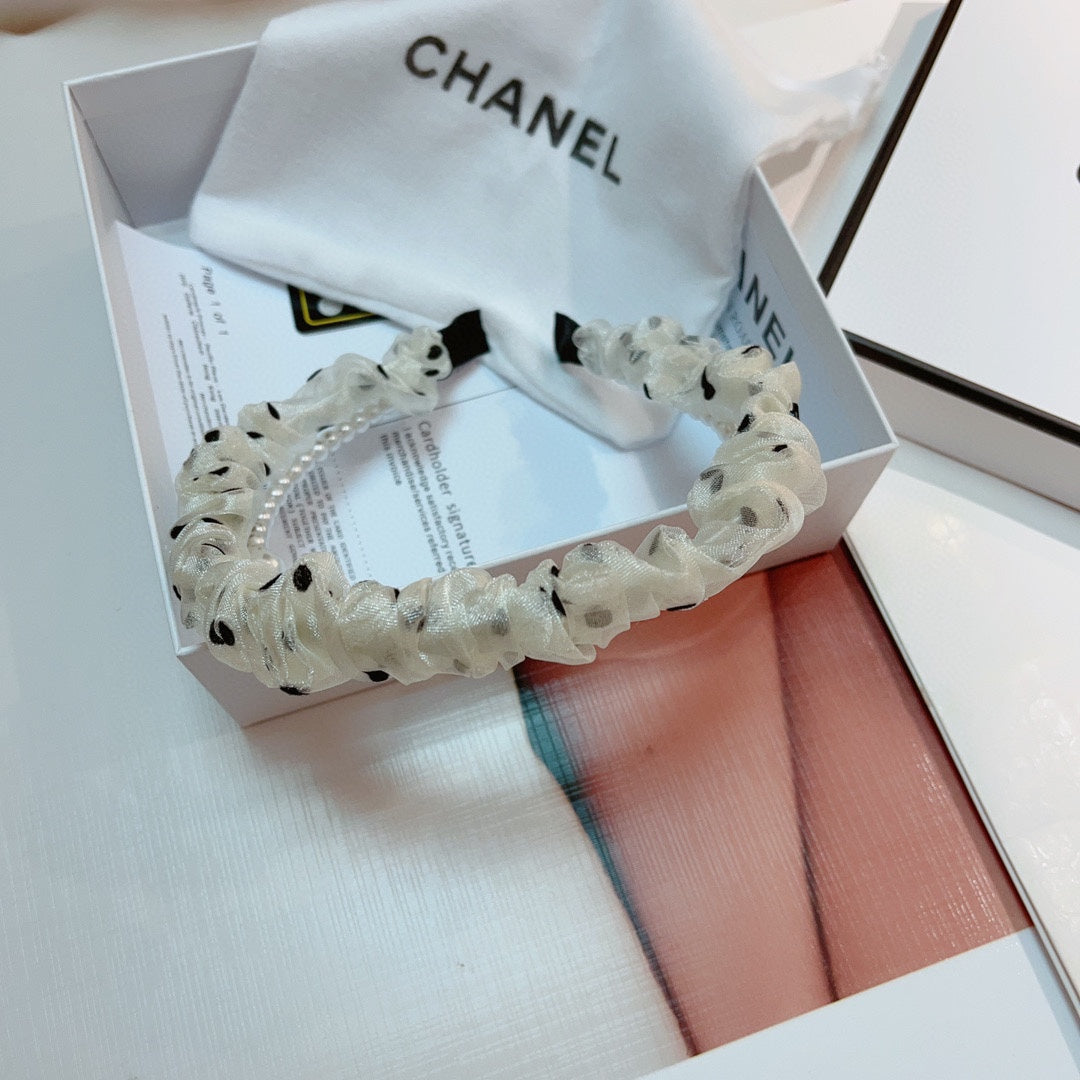 CHANEL WHITE VOILE FABRIC HAIRBAND WITH PEARL CHAIN 867188