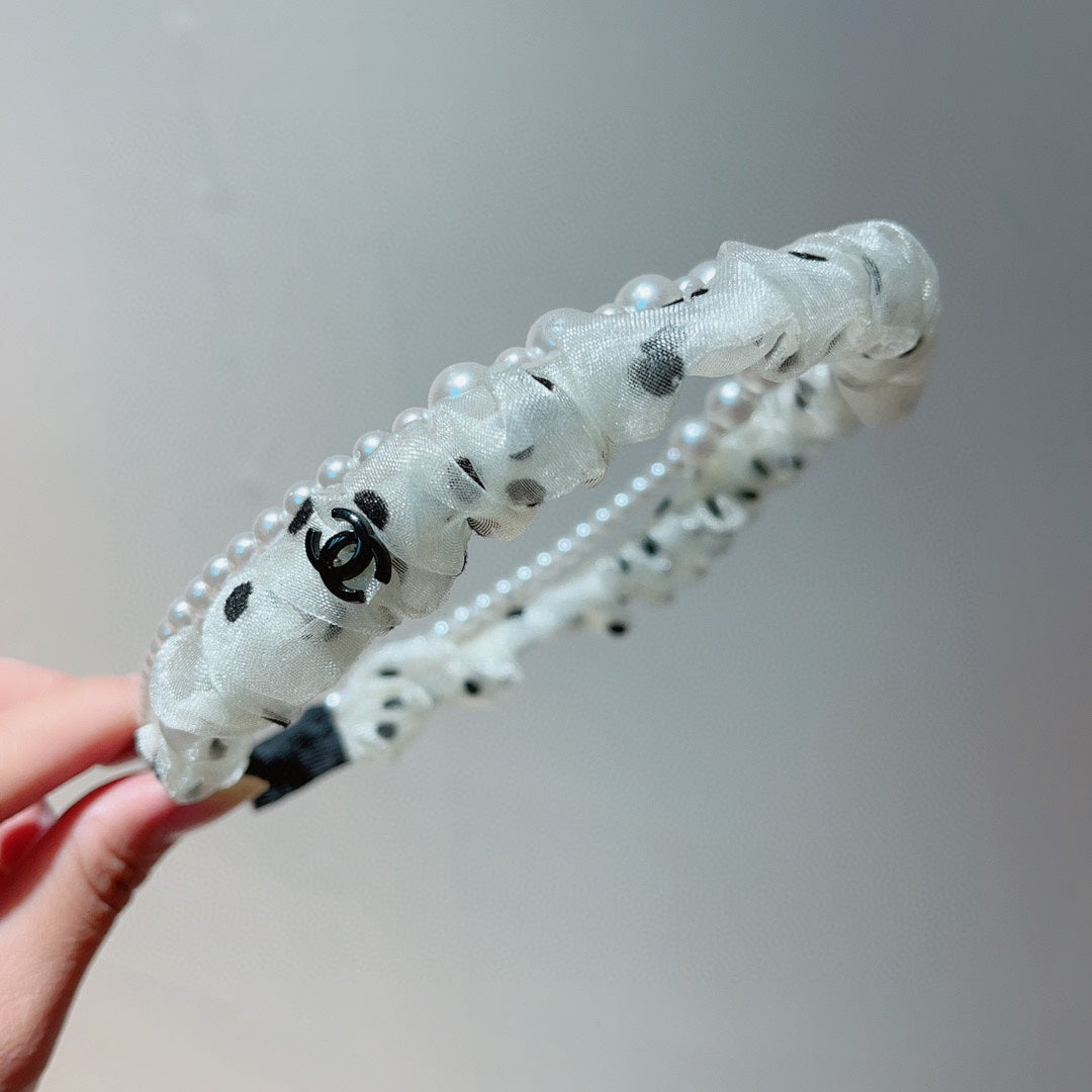 CHANEL WHITE VOILE FABRIC HAIRBAND WITH PEARL CHAIN 867188