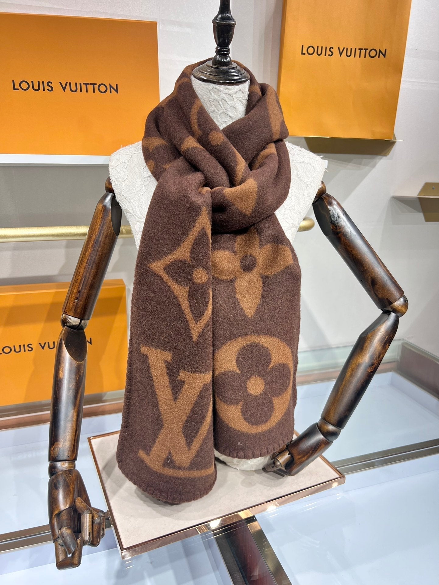 LOUIS VUITTON LV SCARF 240 CM IN CASHMERE 737199