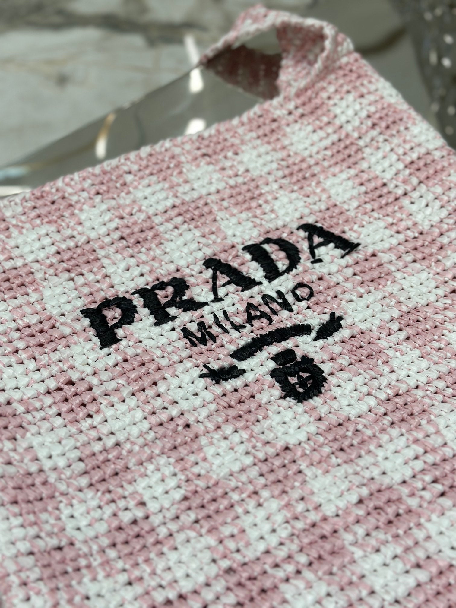 PRADA LARGE TOTE BAG 45 IN PINK MIX WHITE AND BLACK WOVEN RAFFIA