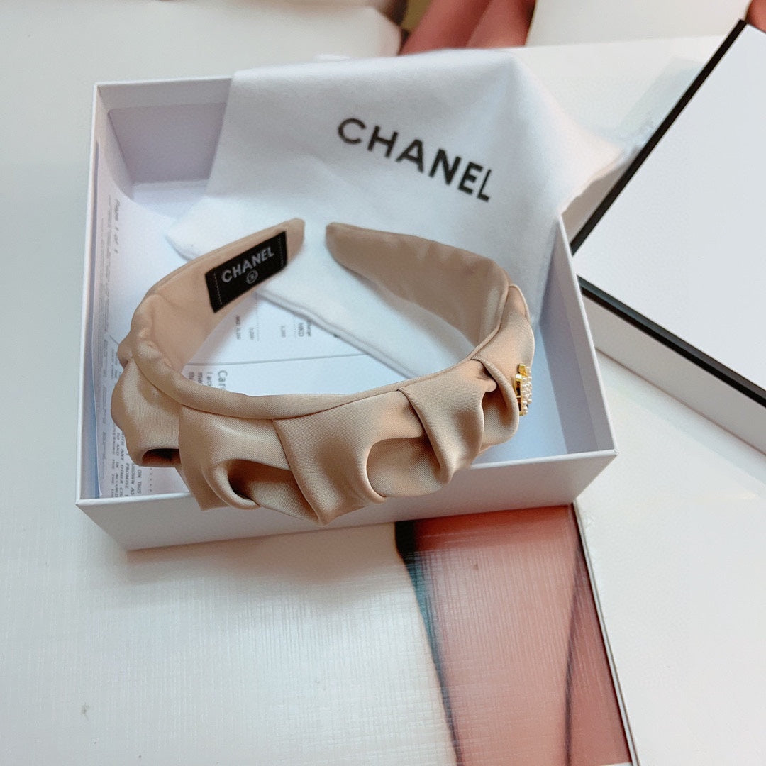 CHANEL WHITE CREAM FABRIC HAIRBAND 925660