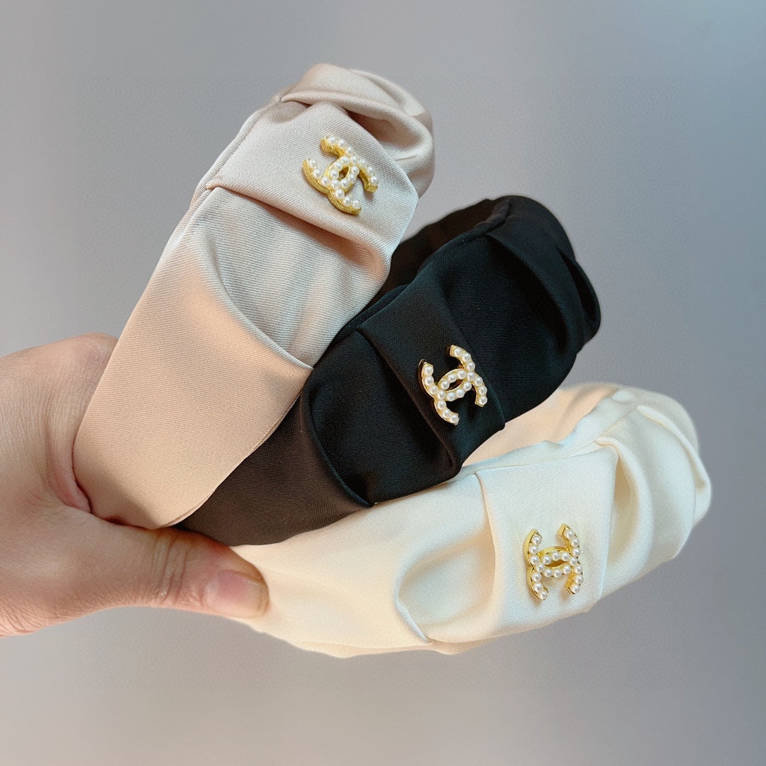 CHANEL WHITE FABRIC HAIRBAND 925662