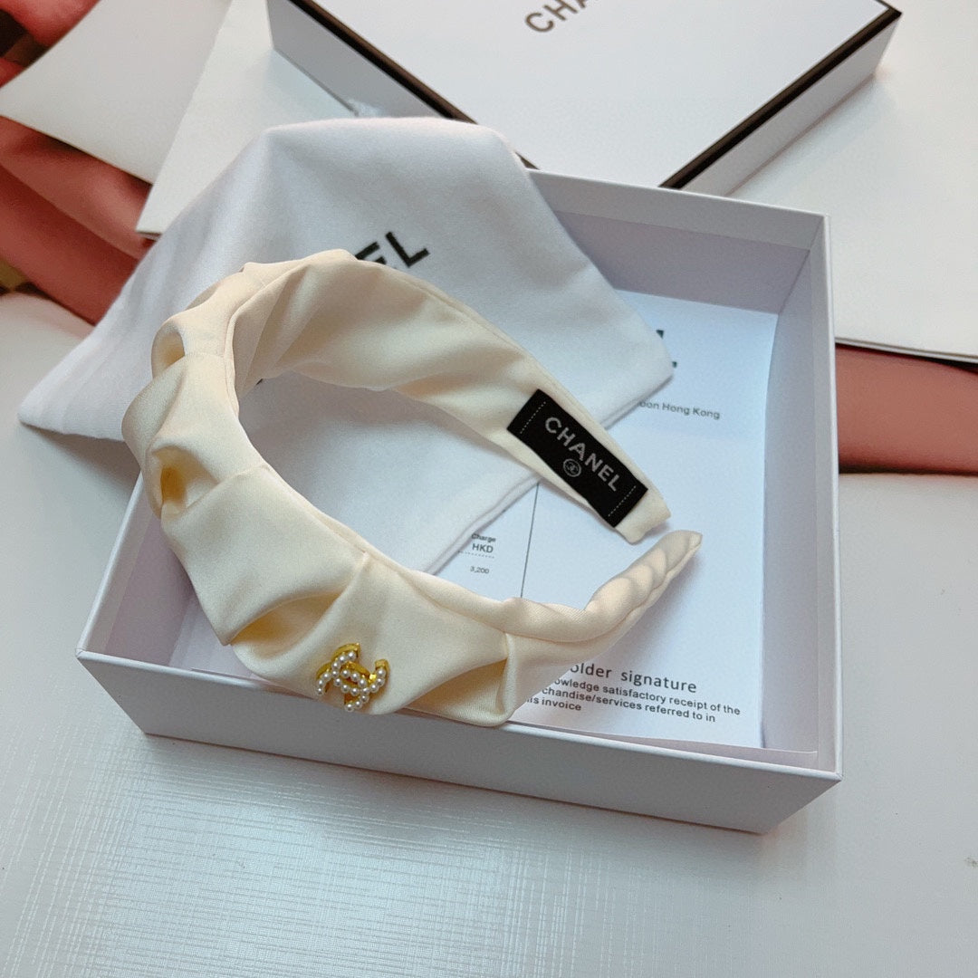CHANEL WHITE FABRIC HAIRBAND 925662