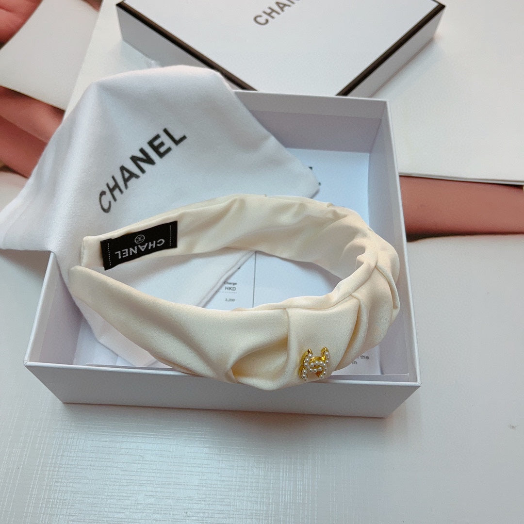 CHANEL WHITE FABRIC HAIRBAND 925662