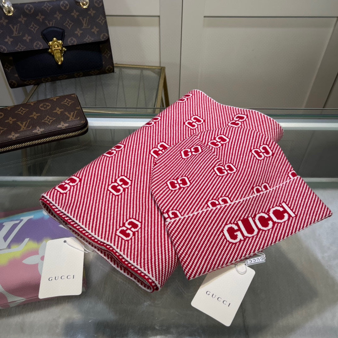GUCCI SET SCARF AND HAT IN PUNCH PINK MIX WHITE WOOL AND CASHMERE 946332