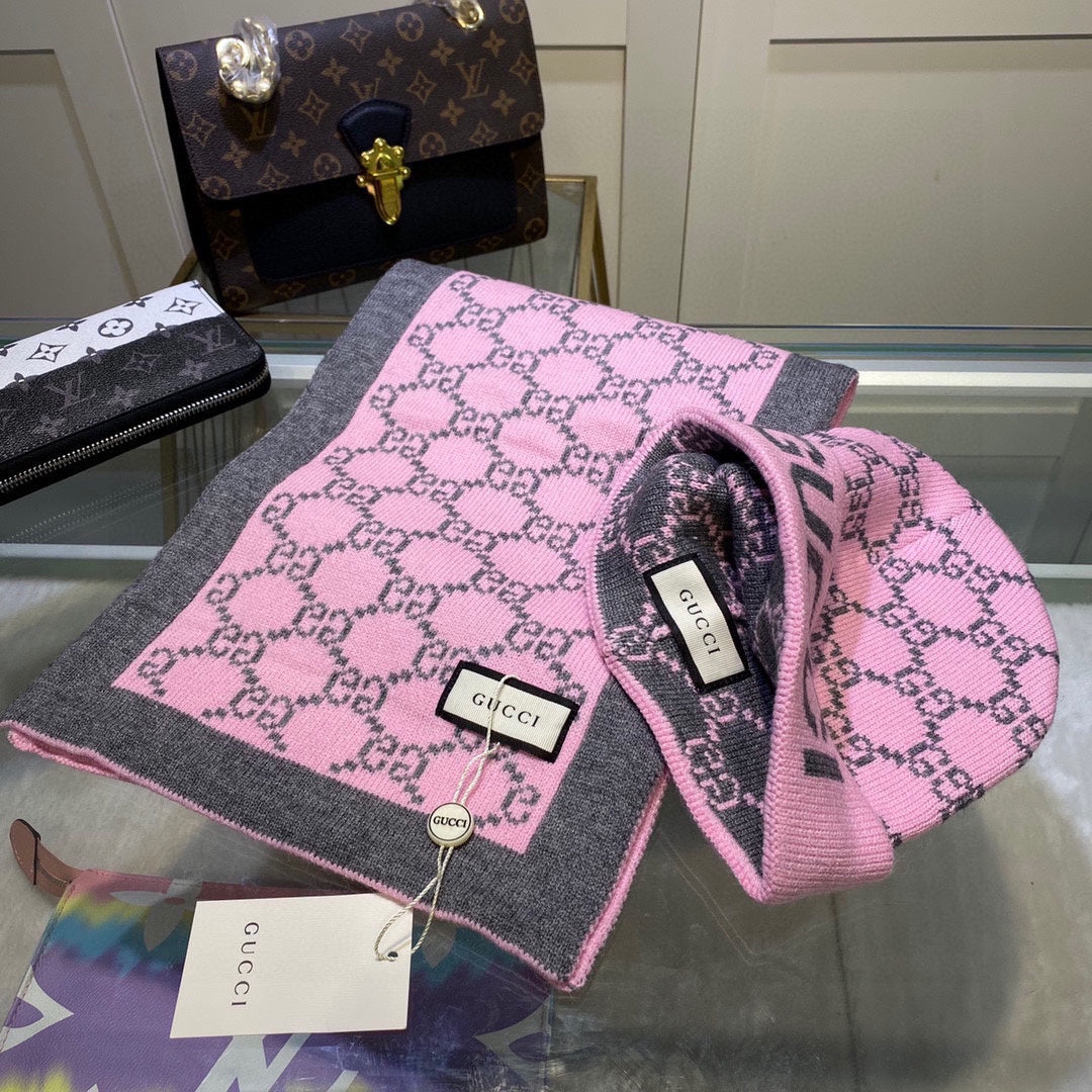 GUCCI SET CLASSIC SCARF AND HAT IN BABY PINK MONOGRAM CASHMERE 200522