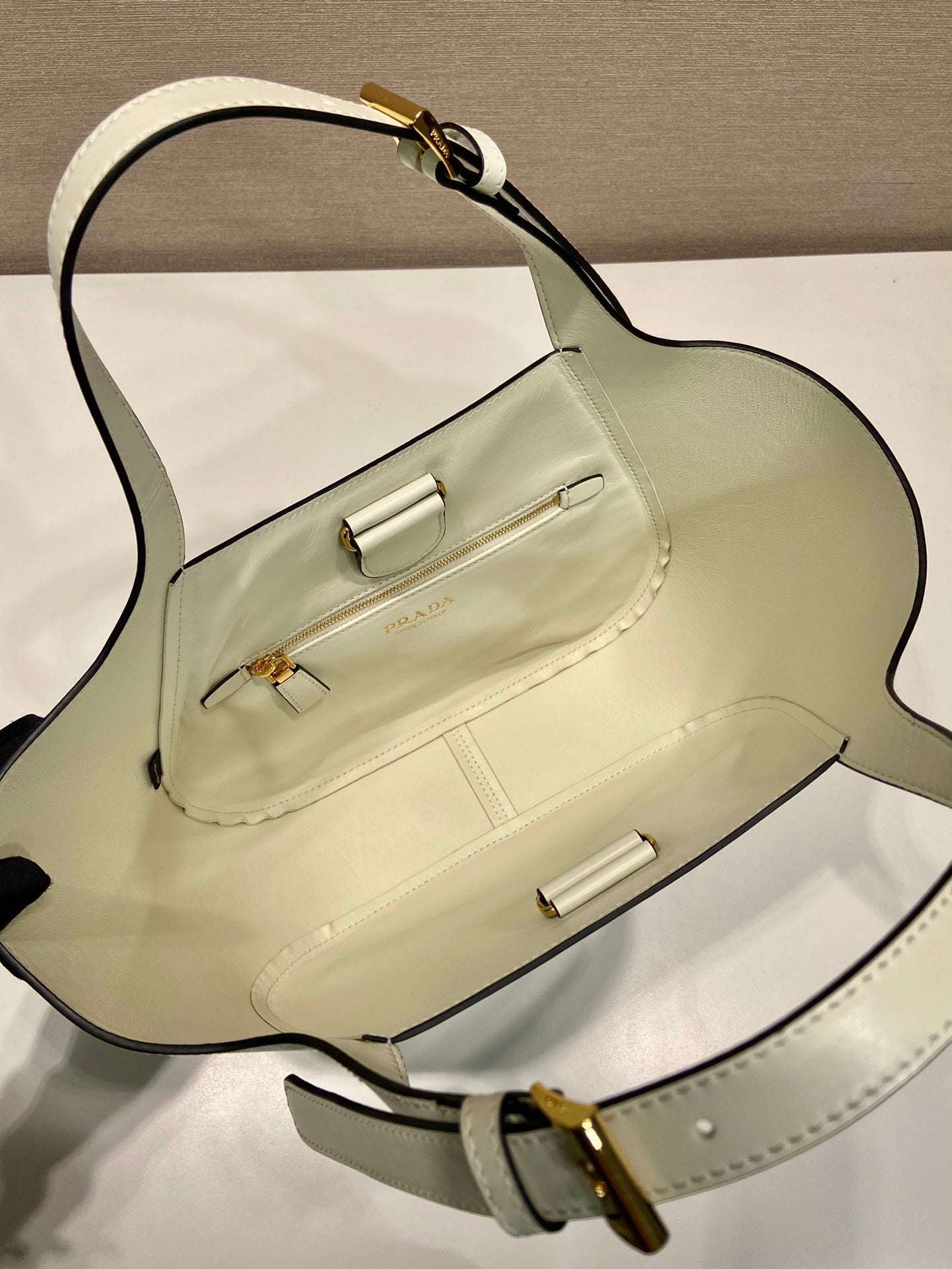 PRADA TOTE BAG 28 IN WHITE SHEEPSKIN GOLD LOGO
