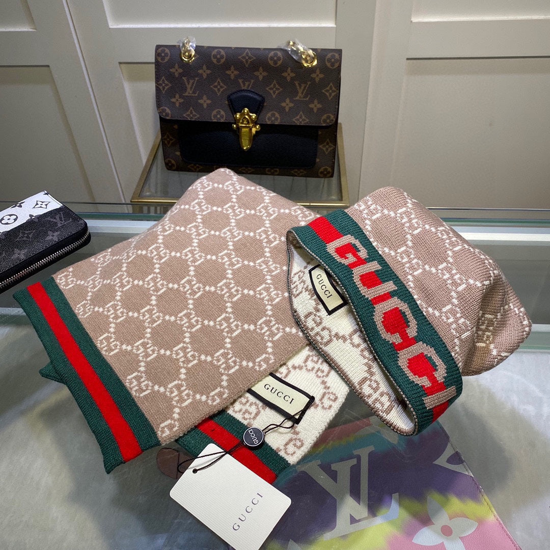 GUCCI SET SCARF AND HAT IN CAMEL BROWN MONOGRAM CASHMERE 349666