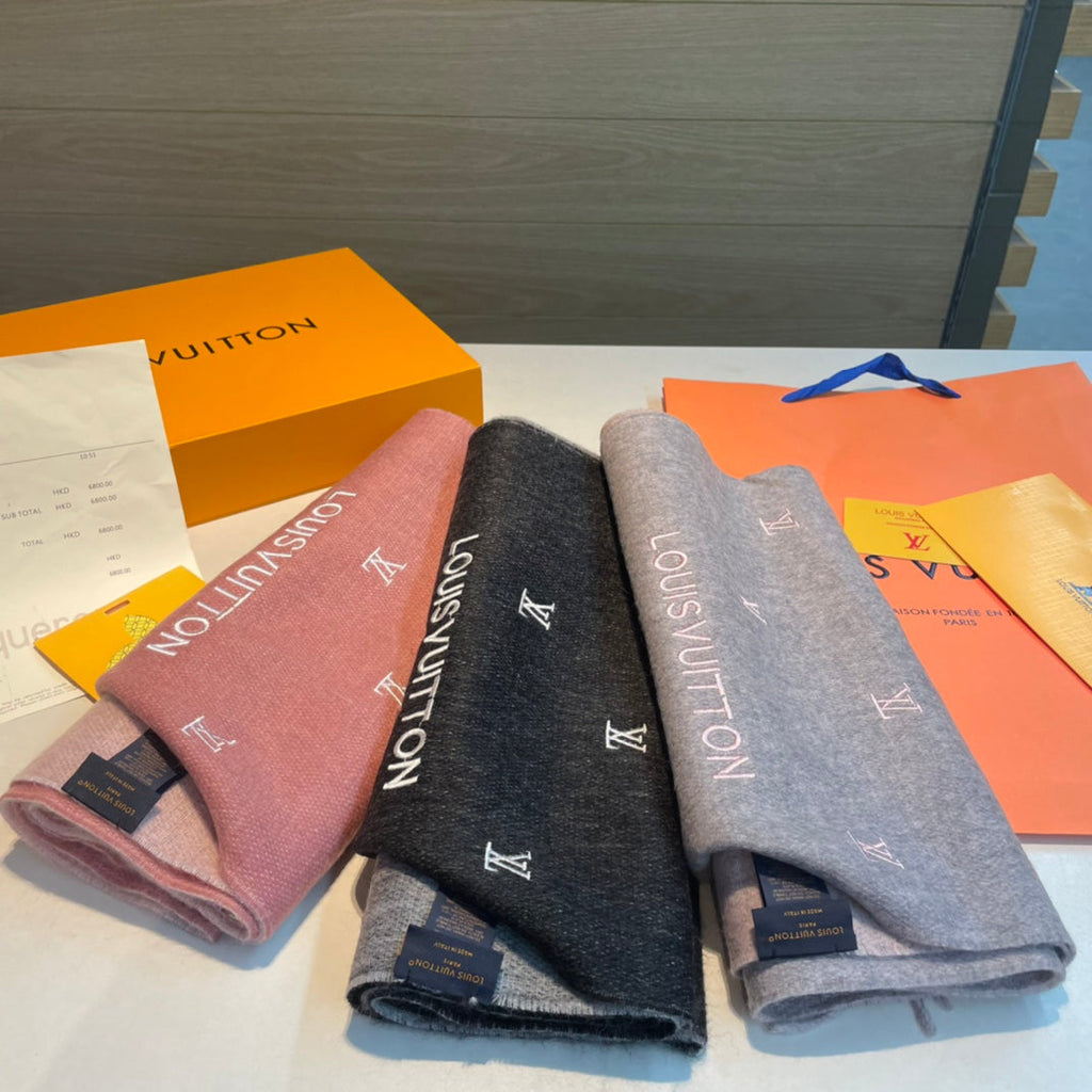 LOUIS VUITTON SCARF 190 CM IN HARBOR GRAY CASHMERE WITH PINK LOGO 396327