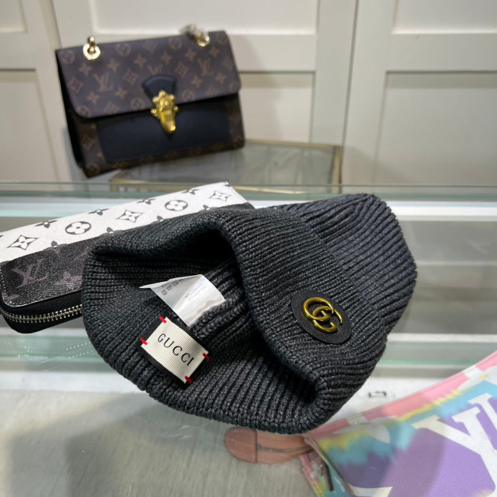 GUCCI BEANIE HAT IN BLACK WOOL 395841