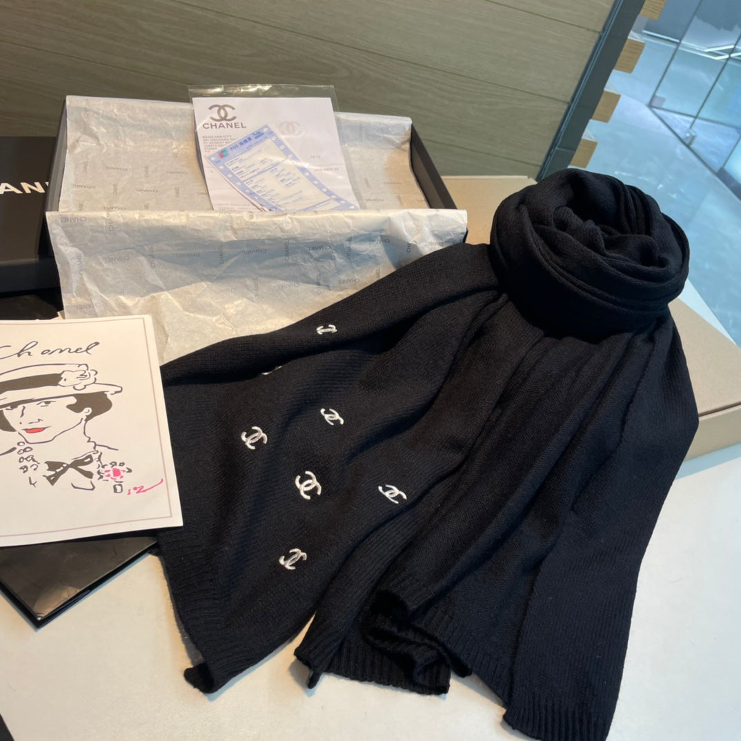 CHANEL SCARF 190 CM IN BLACK CASHMERE WITH EMBROIDERED LOGO 402002