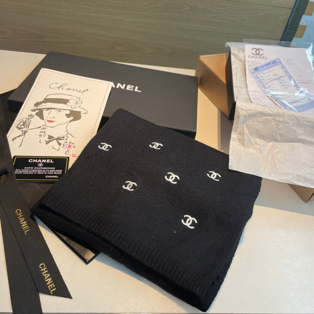 CHANEL SCARF 190 CM IN BLACK CASHMERE WITH EMBROIDERED LOGO 402002