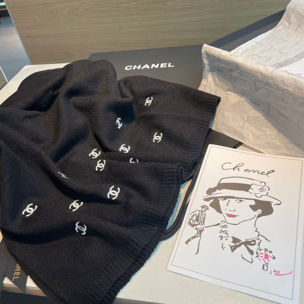 CHANEL SCARF 190 CM IN BLACK CASHMERE WITH EMBROIDERED LOGO 402002