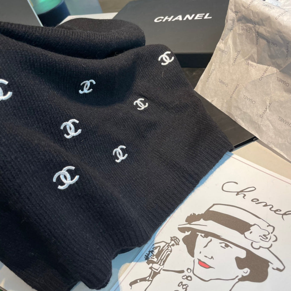CHANEL SCARF 190 CM IN BLACK CASHMERE WITH EMBROIDERED LOGO 402002