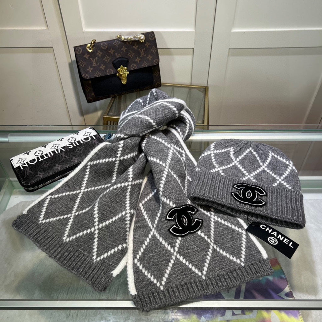 CHANEL SET HAT AND SCARF IN SMOKE GRAY MIX WHITE WOOL 422596