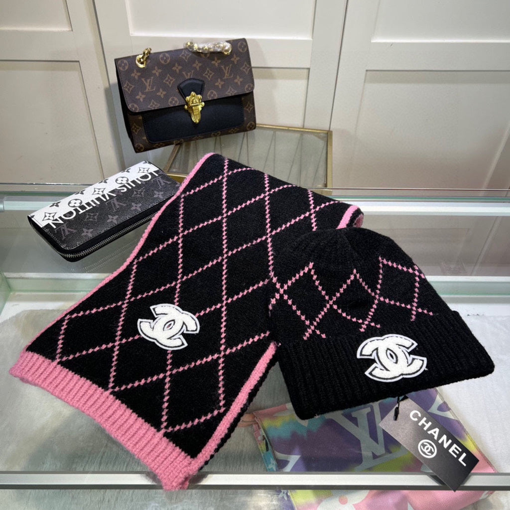 CHANEL SET HAT AND SCARF IN BLACK MIX BRIGHT PINK WOOL 422596