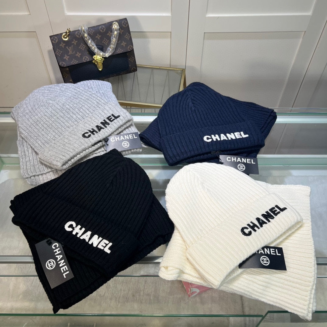 CHANEL SET HAT AND SCARF IN DOVE GRAY WOOL 422598