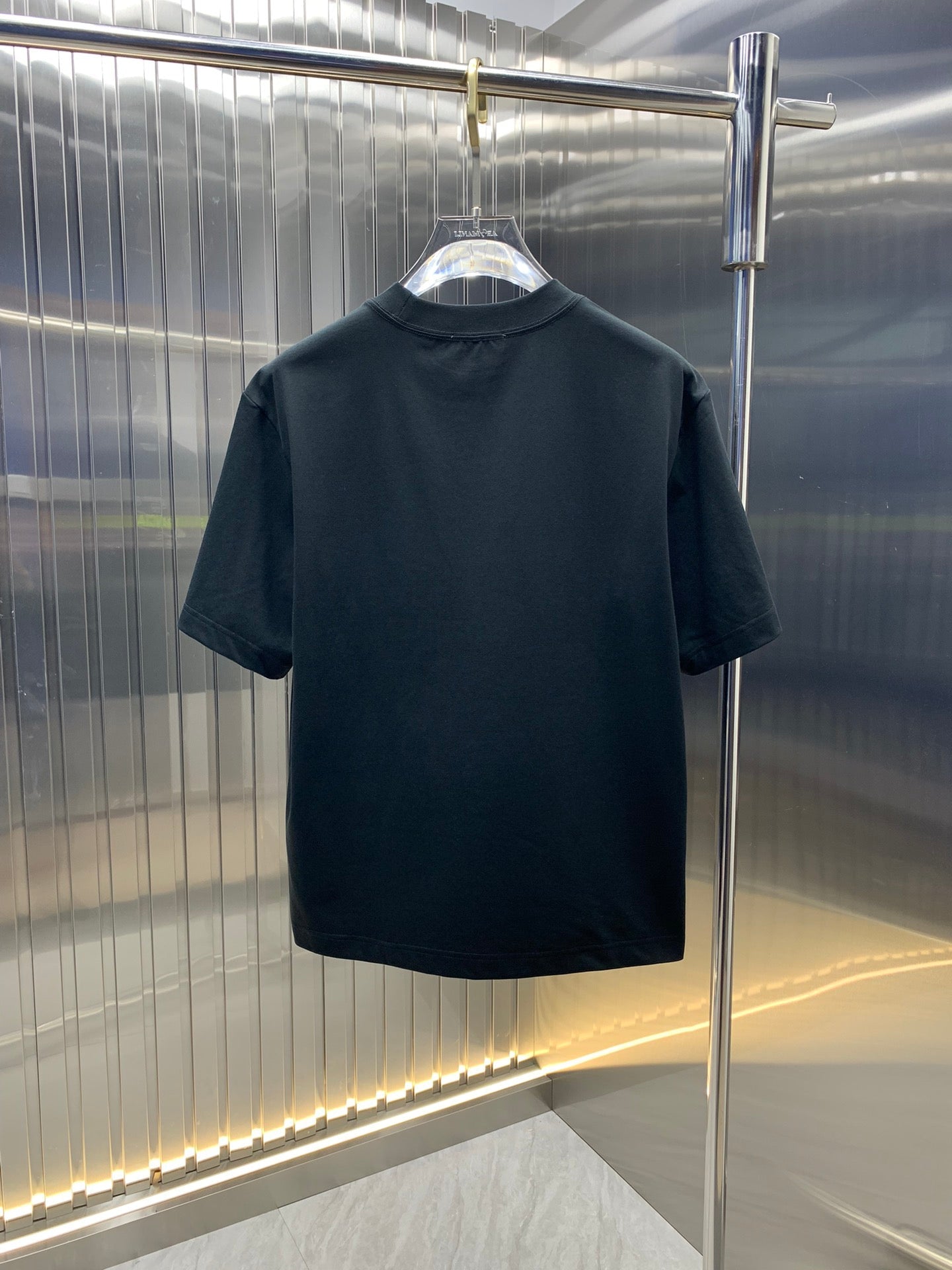 LOUIS VUITTON LV T-SHIRT IN BLACK COTTON 239496