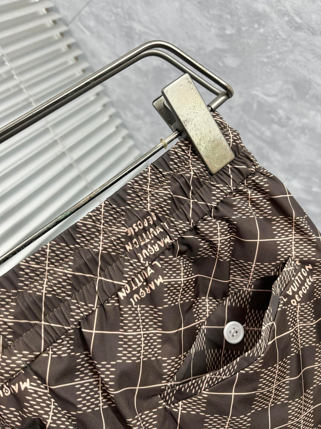 LOUIS VUITTON LV MEDIUM BROWN TROUSERS 239493