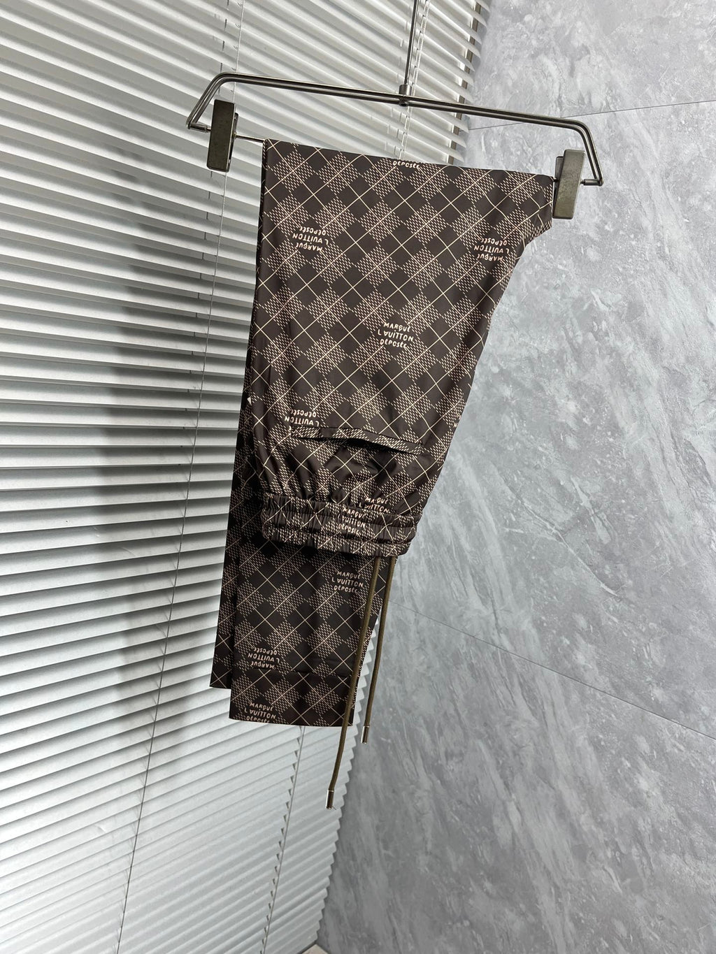 LOUIS VUITTON LV MEDIUM BROWN TROUSERS 239493