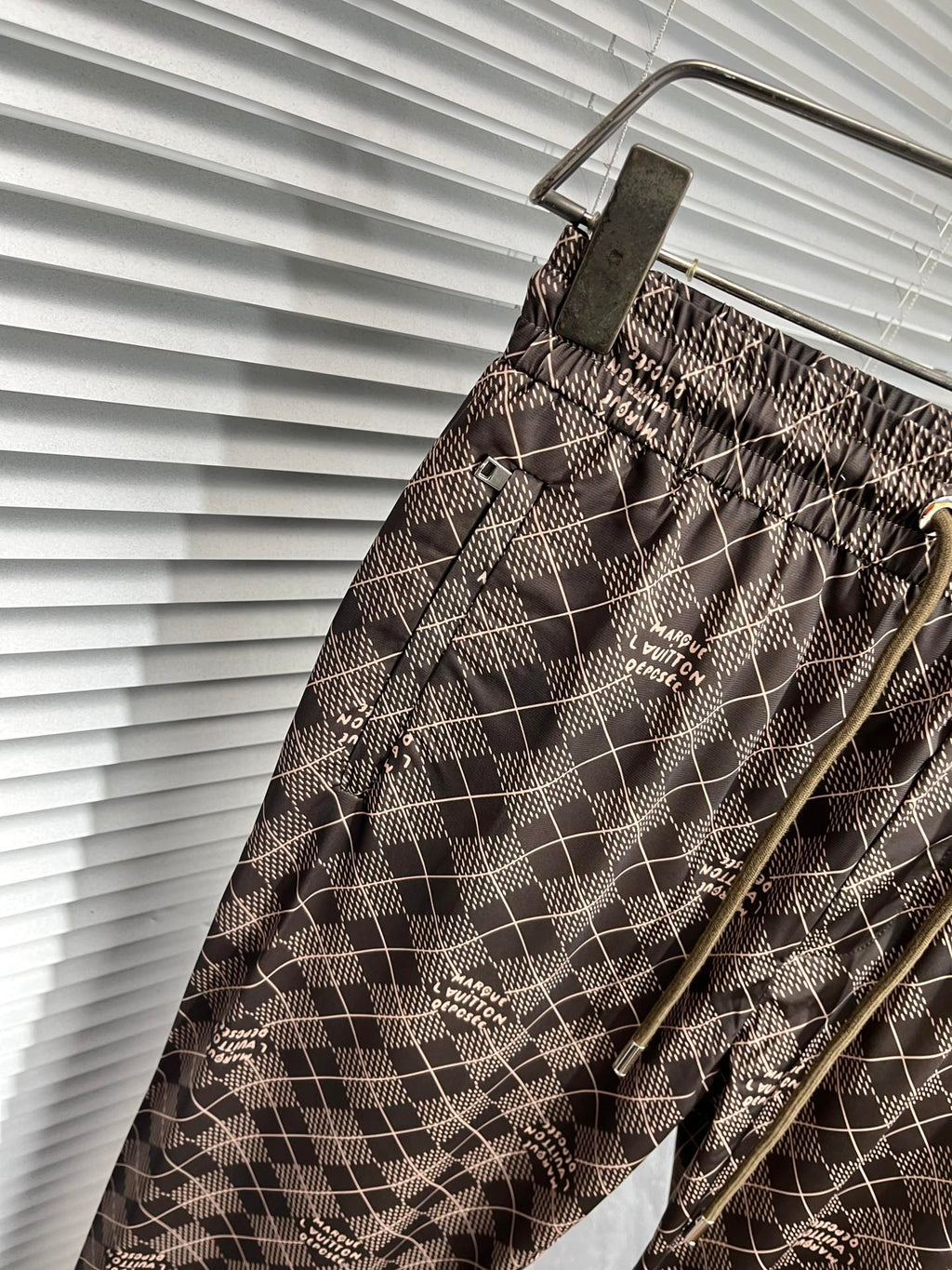 LOUIS VUITTON LV MEDIUM BROWN TROUSERS 239493