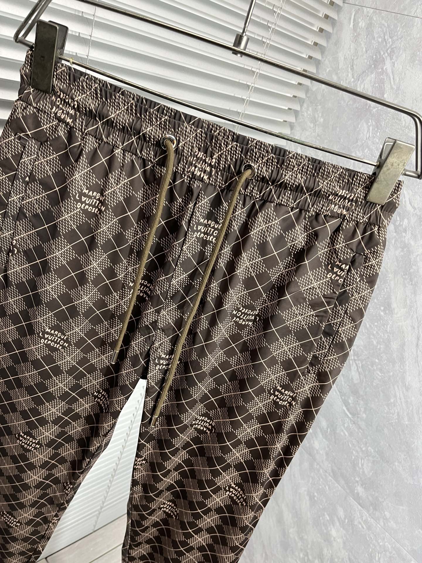 LOUIS VUITTON LV MEDIUM BROWN TROUSERS 239493